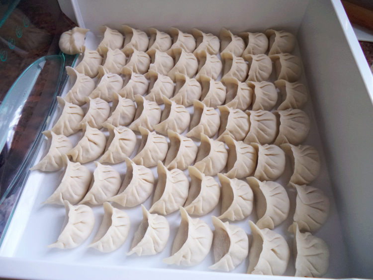 香芹鲜虾鲜肉饺步骤9