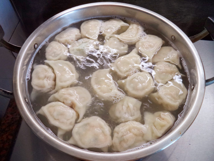 香芹鲜虾鲜肉饺步骤10