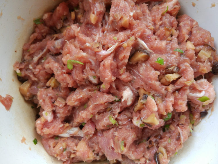 香菇猪肉烧麦步骤3