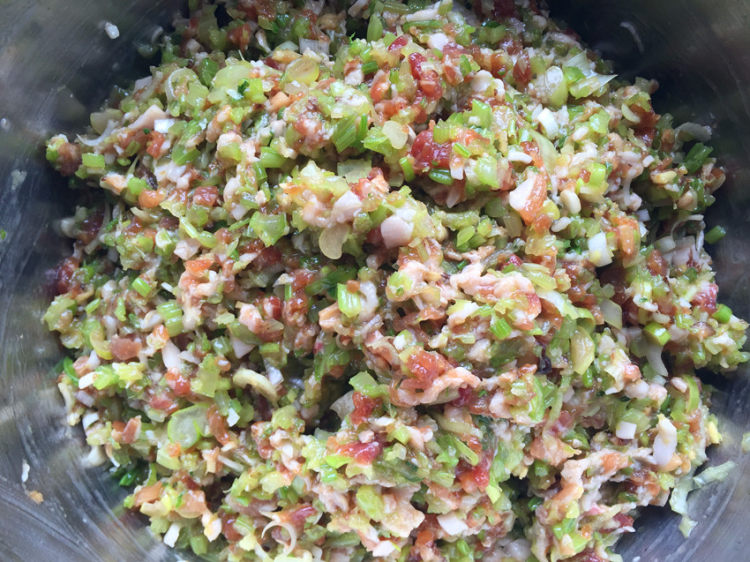 猪肉芹菜香菇发面包子步骤10