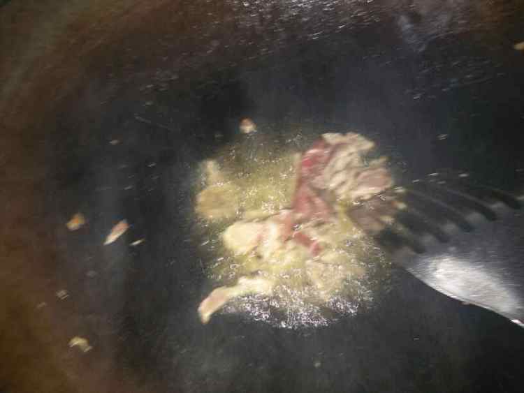 尖椒西红柿炒肉步骤3