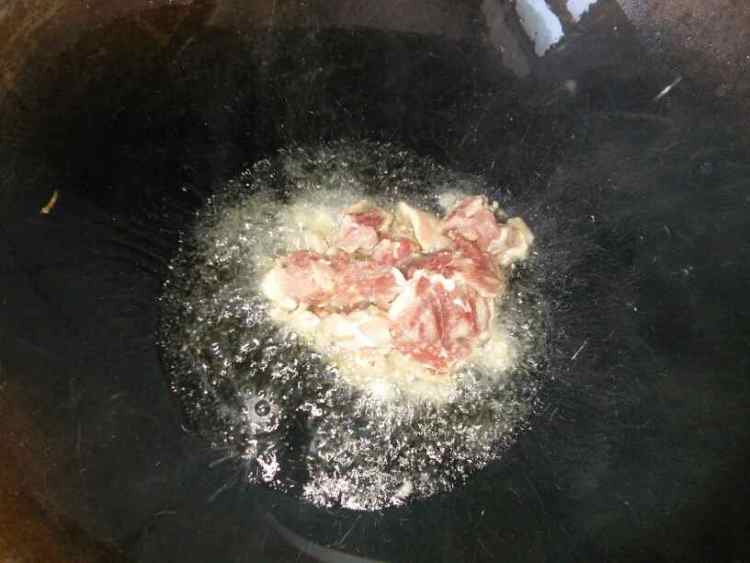 韭菜豆片炒肉步骤2