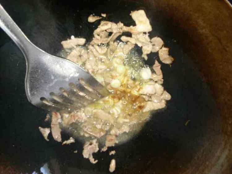 韭菜豆片炒肉步骤4