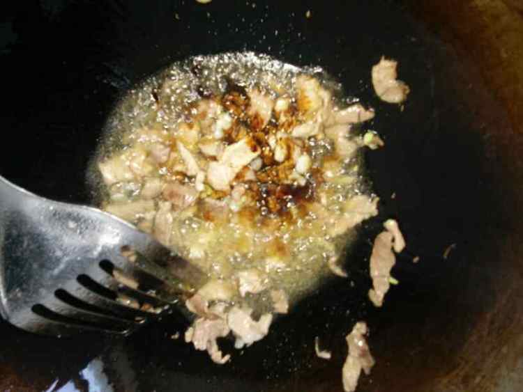 韭菜豆片炒肉步骤5