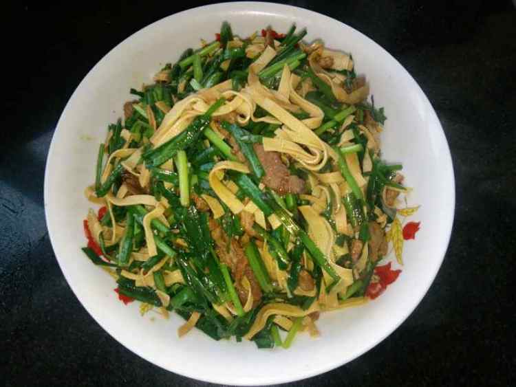 韭菜豆片炒肉步骤11