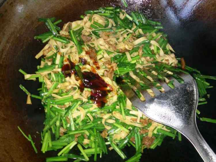 韭菜豆片炒肉步骤9