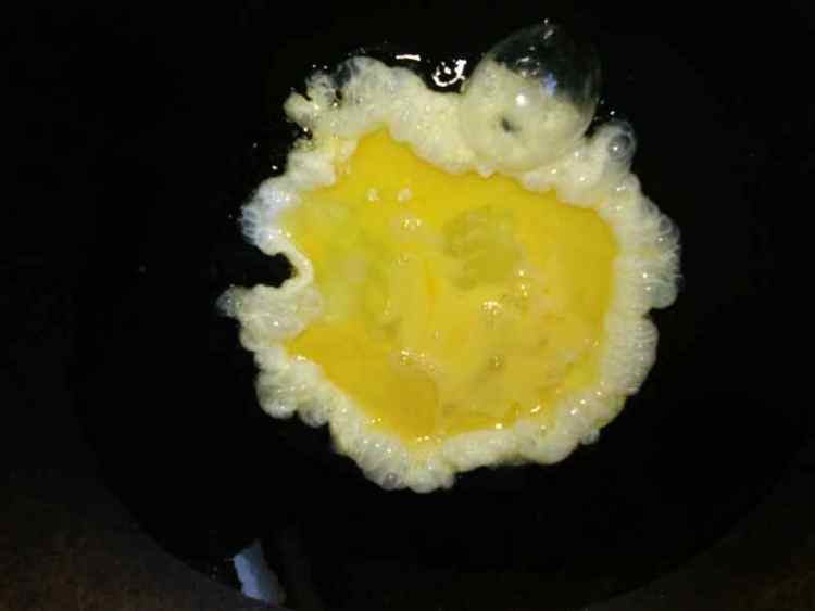 西红柿炒鸡蛋肉步骤3