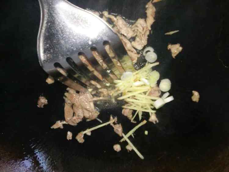 西红柿炒鸡蛋肉步骤6
