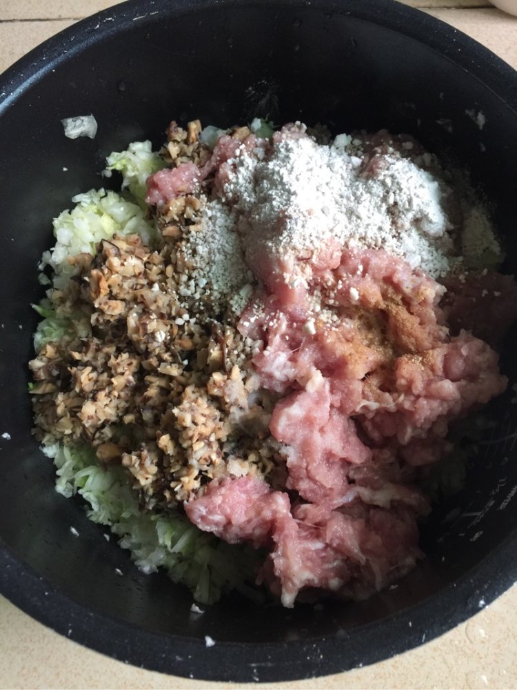 白菜香菇猪肉馅饺子步骤7