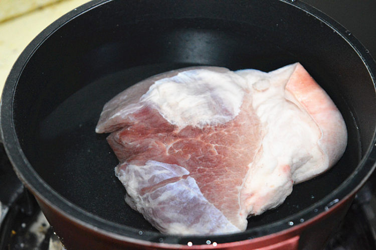 凉拌辣子肉片步骤1