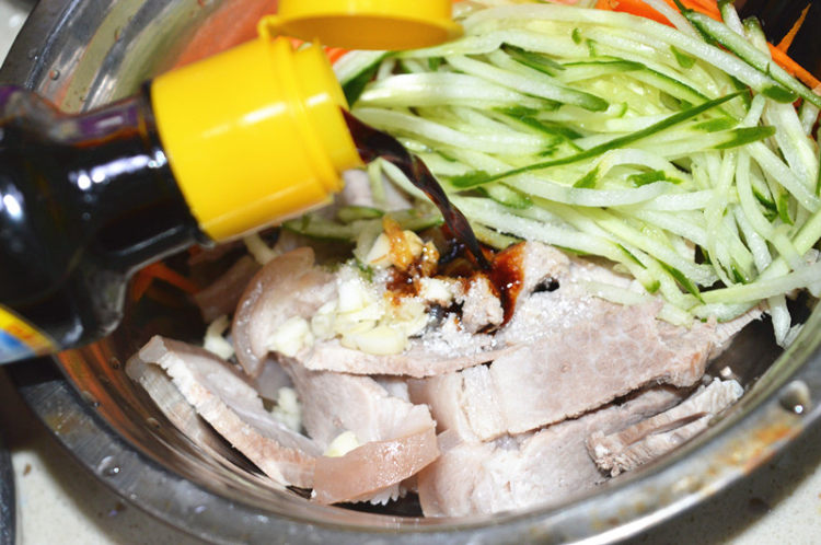 凉拌辣子肉片步骤8