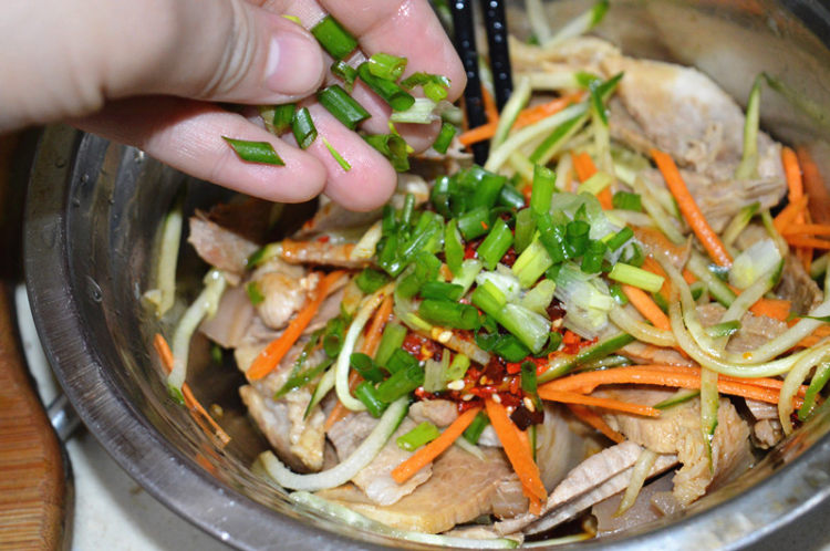 凉拌辣子肉片步骤12
