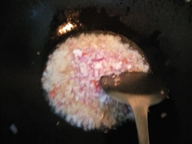 洋葱番茄肉酱步骤3