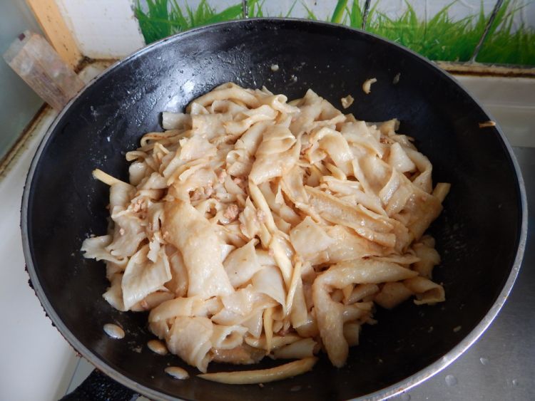 茭白肉丝炒干面皮步骤10