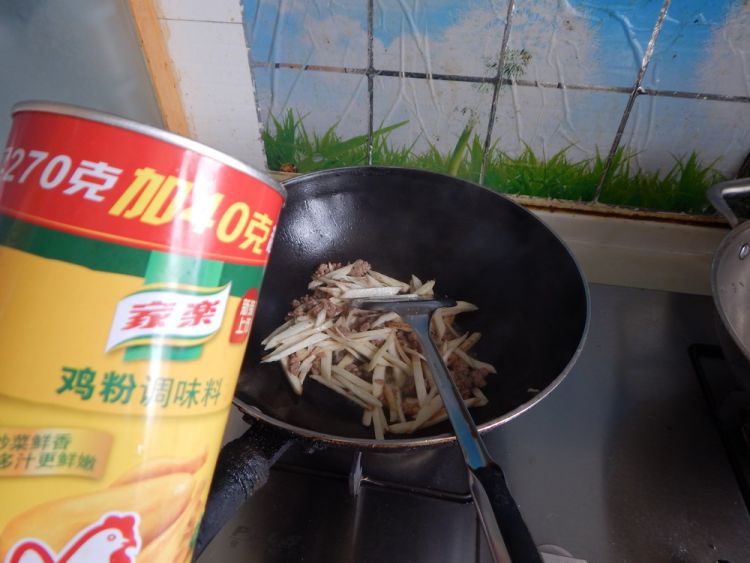 茭白肉丝炒干面皮步骤6