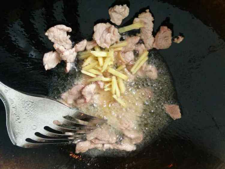 土豆胡萝卜炒肉步骤6