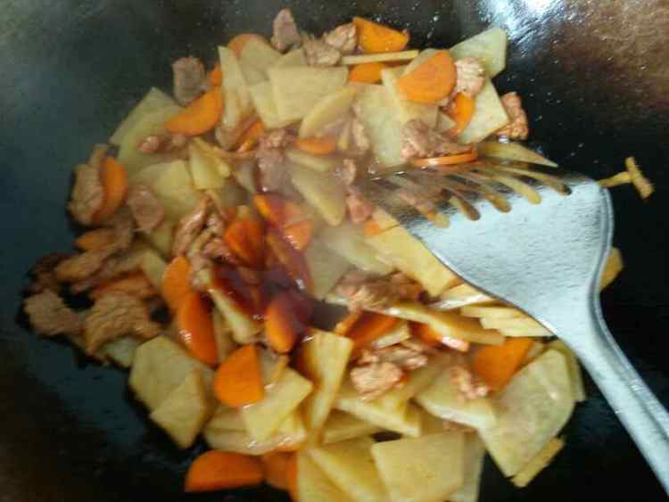 土豆胡萝卜炒肉步骤11