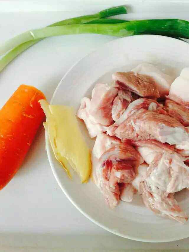 胡萝卜猪肉生煎包步骤1