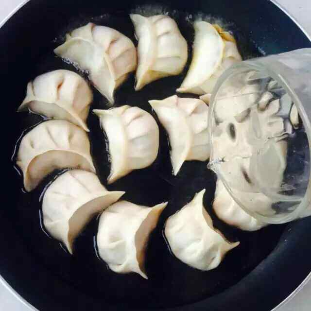 胡萝卜猪肉生煎包步骤11
