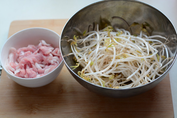 炒菠菜面步骤4