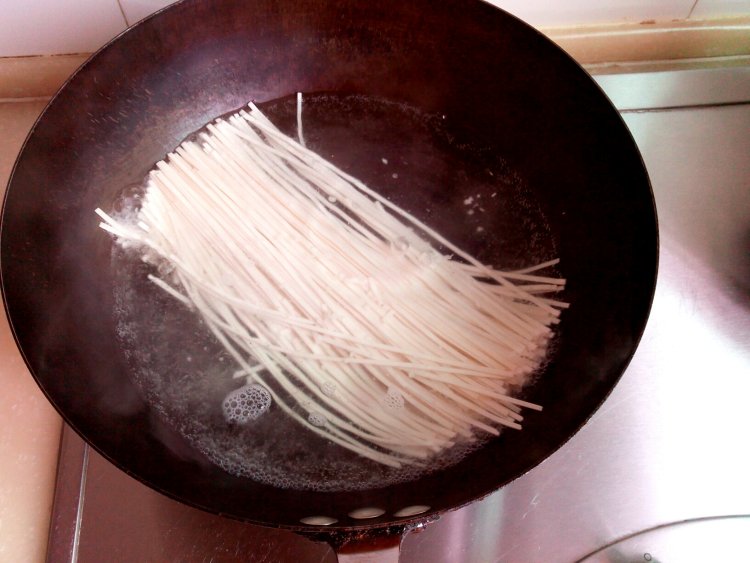 长豆肉丝炒面步骤2