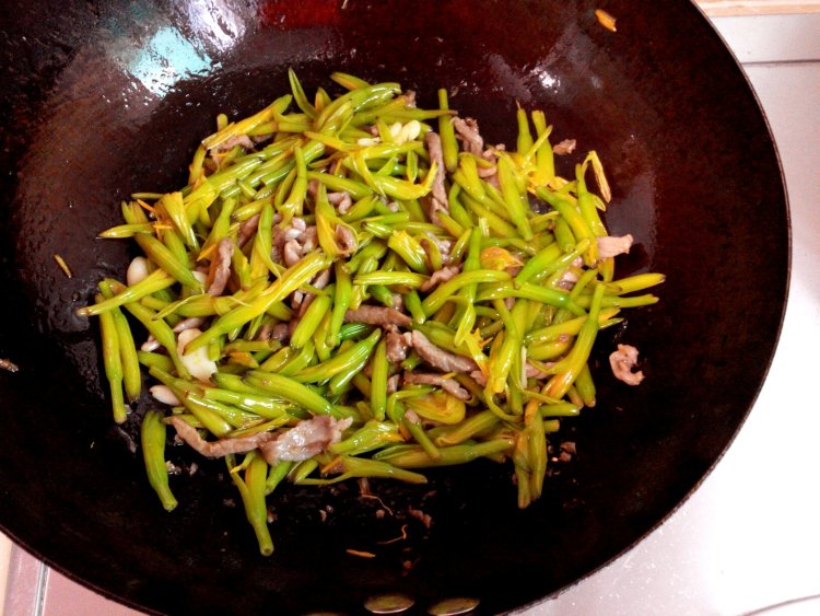 金针菜炒肉步骤9