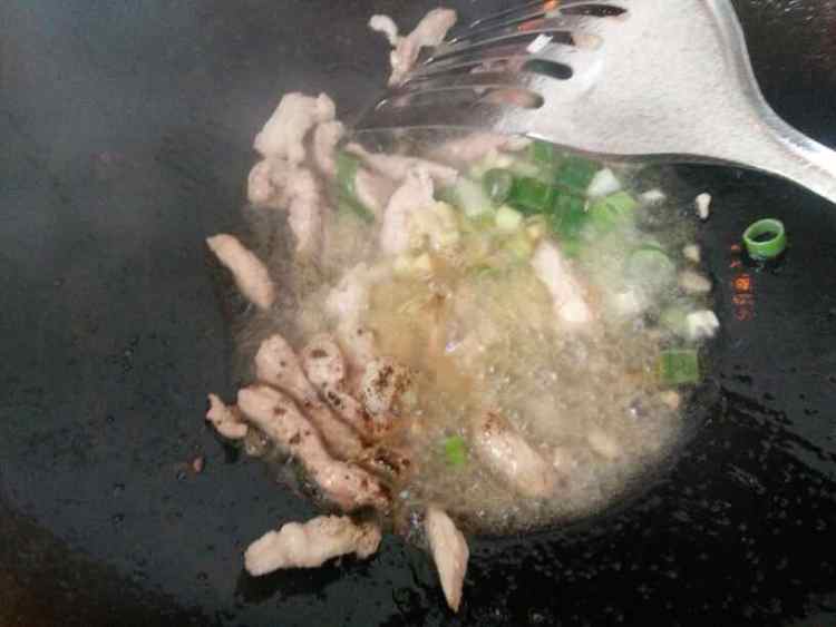 芹菜肉丝炒粉步骤8