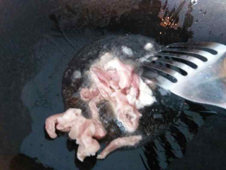 芹菜肉丝炒粉步骤6