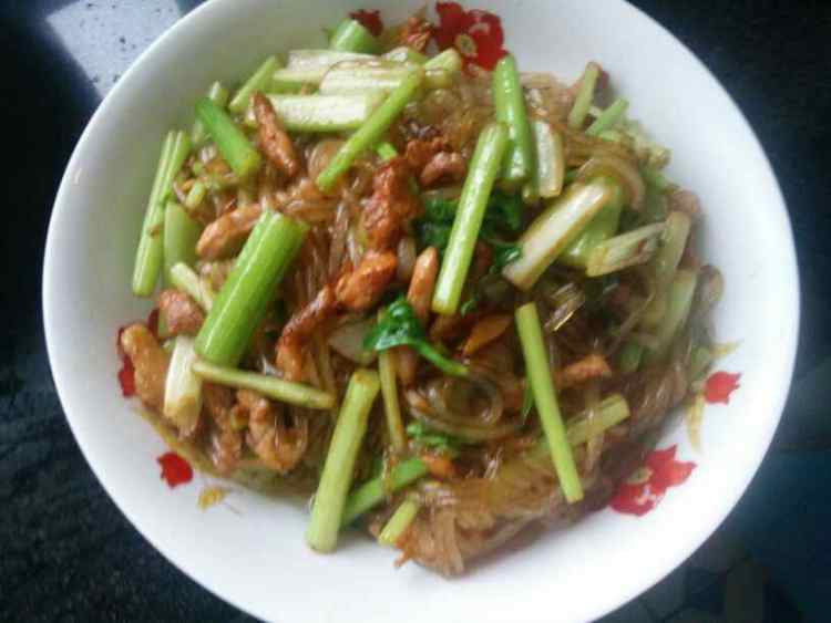 芹菜肉丝炒粉步骤14