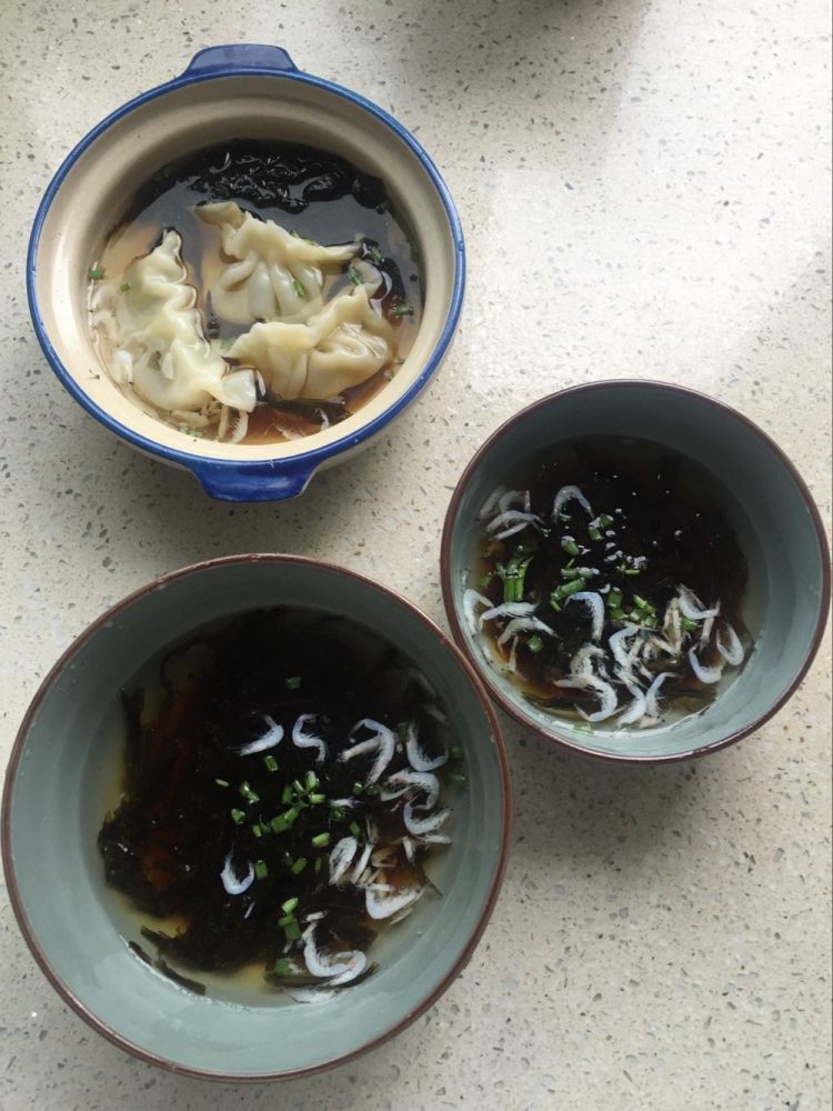 鱿鱼鲜肉芹菜汤饺步骤8