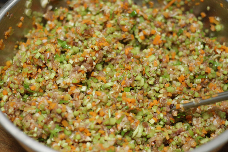 芹菜胡萝卜鲜肉饺子步骤9