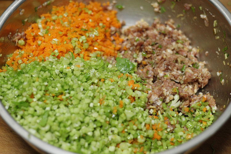 芹菜胡萝卜鲜肉饺子步骤8