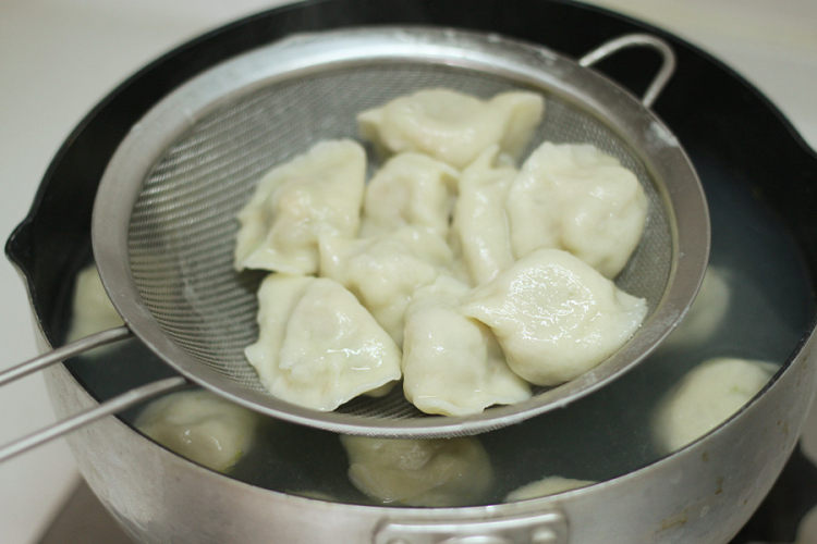 芹菜胡萝卜鲜肉饺子步骤15