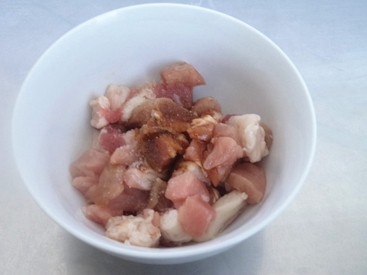 香干肉丁酱拌面步骤2