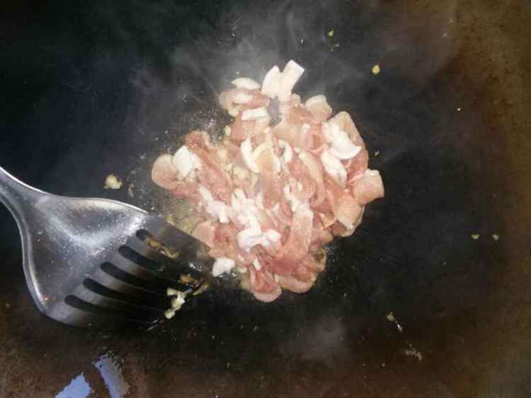 黄瓜西红柿炒鸡蛋肉步骤6