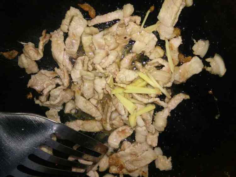 黄瓜西红柿炒鸡蛋肉步骤7