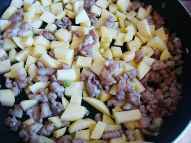 肉沫土豆茄子丁步骤5