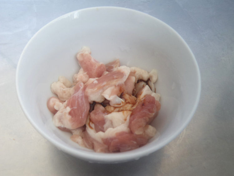 猪肉烧豆角步骤1