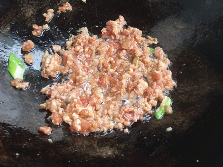 肉末豆腐拌面步骤5