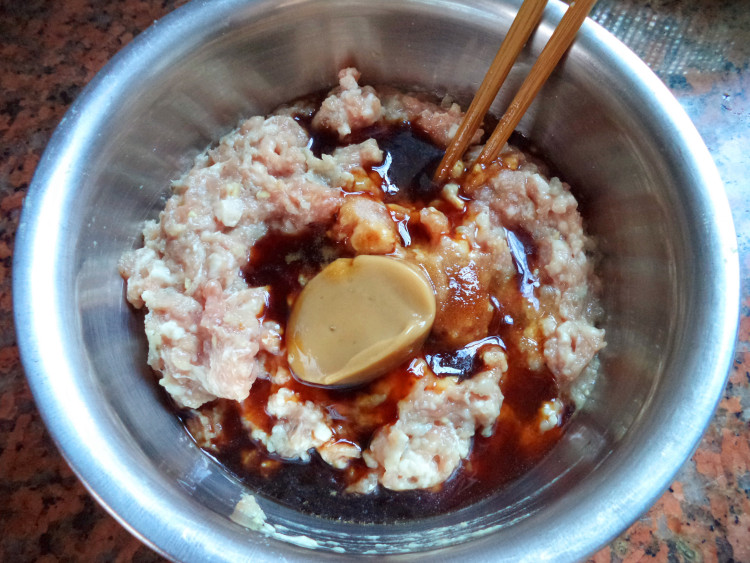 翡翠虫草花鲜肉饺步骤1
