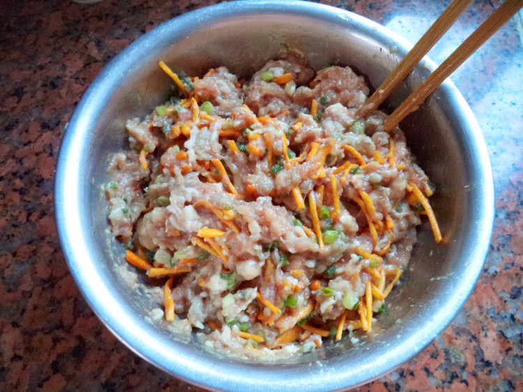 翡翠虫草花鲜肉饺步骤3