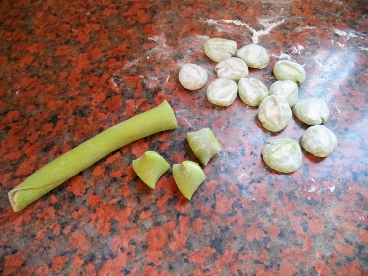 翡翠虫草花鲜肉饺步骤8