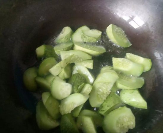 黄瓜苋菜炒肉步骤4