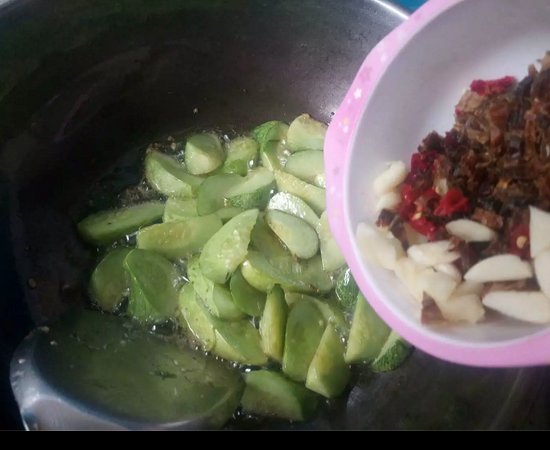 黄瓜苋菜炒肉步骤5
