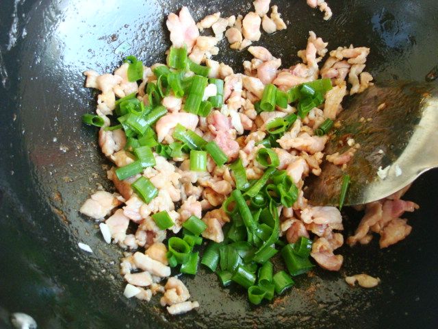 肉丁炒苦瓜步骤7