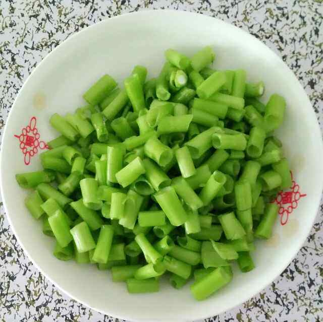 通菜梗炒肉粒步骤1