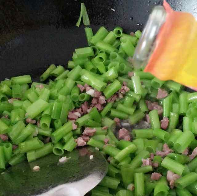 通菜梗炒肉粒步骤6