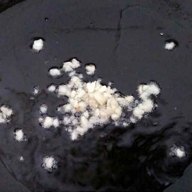 通菜梗炒肉粒步骤3