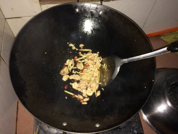 酸菜小炒肉步骤4