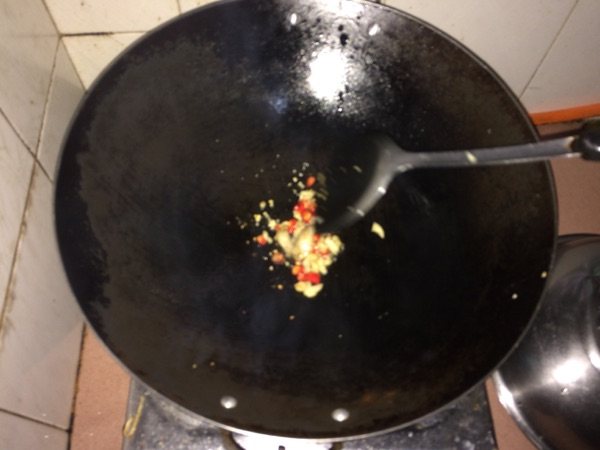 酸菜小炒肉步骤3